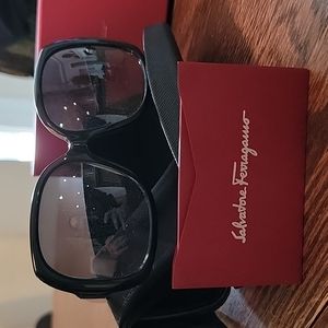 NWT Salvatore Ferragamo 2166 101/11 Women's Sunglasses